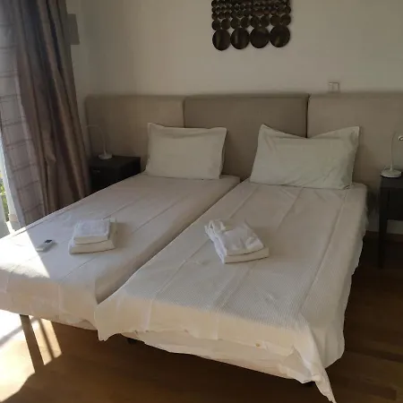 Townhouse Em Condominio Com Piscina E Jardim شقة *