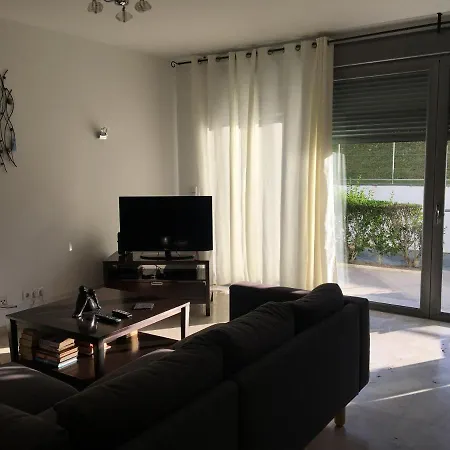 Townhouse Em Condominio Com Piscina E Jardim تافيرا