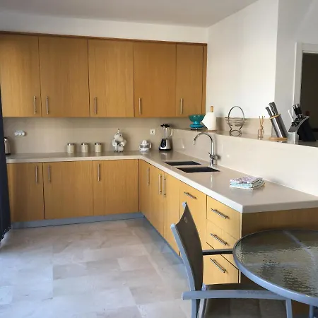 Townhouse Em Condominio Com Piscina E Jardim